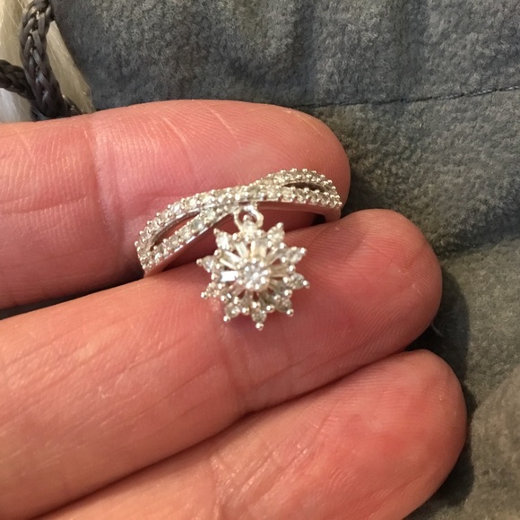 NWT Diamond Treasures SS 0.50TCW Diamond Sun Dangle Charm Crisscross Ring - Picture 4 of 16